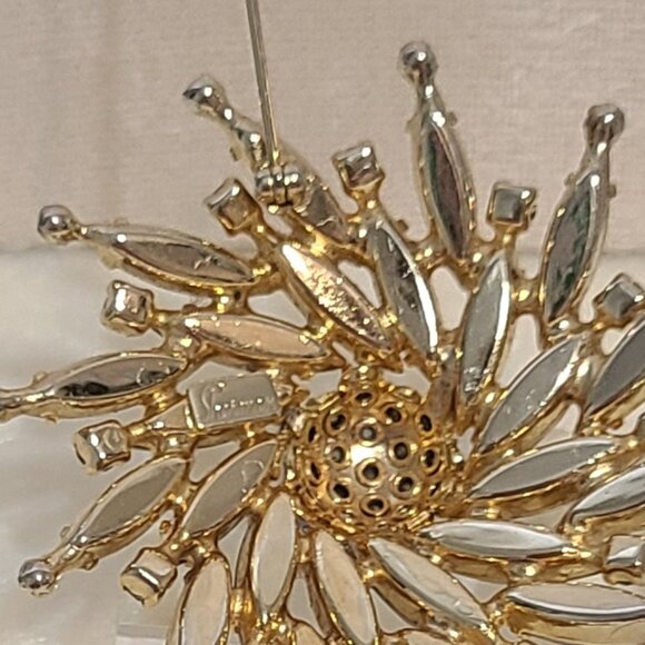 Sherman Aurora Borealis Crystal Pinwheel Brooch - Picture 4 of 10